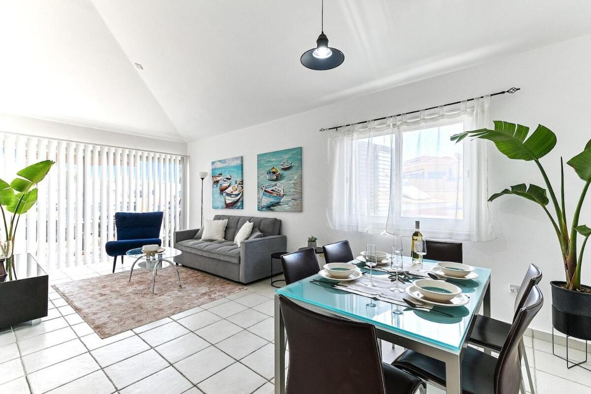 Limnaria Gardens Beautiful Apartment By Vichy Paphos Bagian luar foto