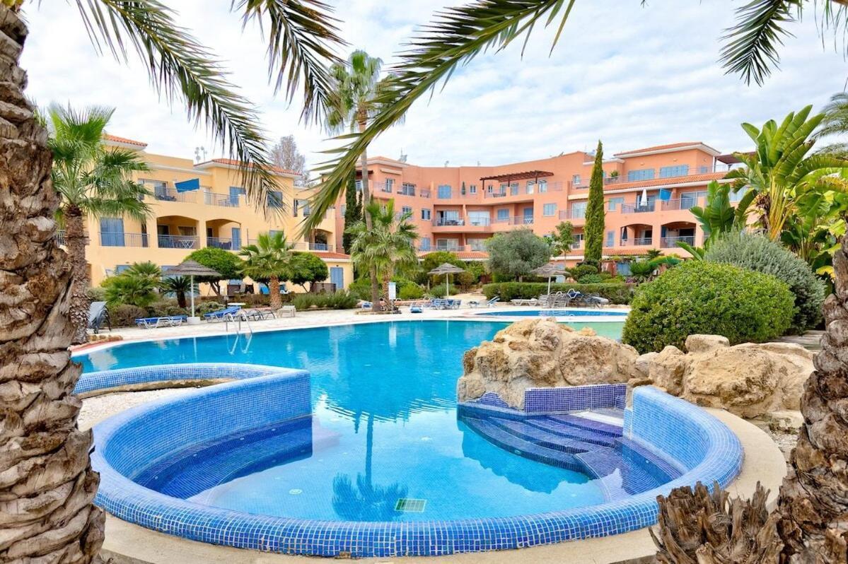 Limnaria Gardens Beautiful Apartment By Vichy Paphos Bagian luar foto