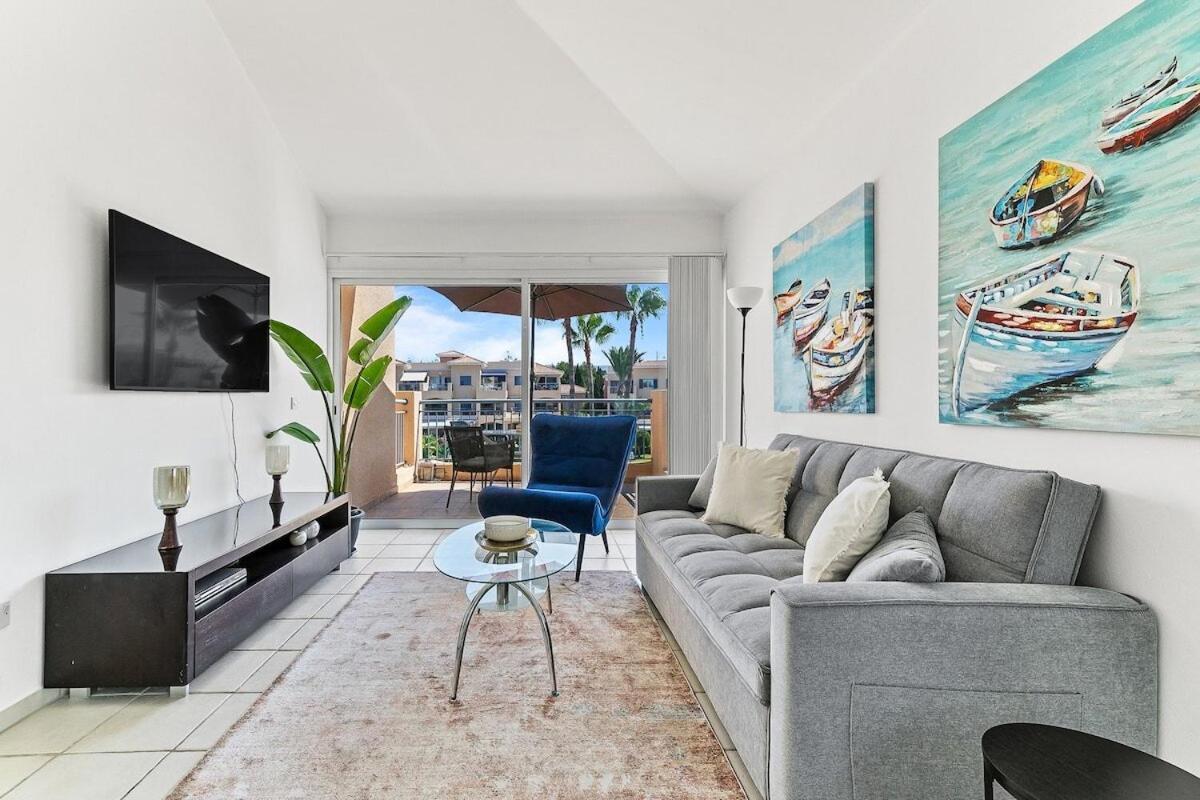 Limnaria Gardens Beautiful Apartment By Vichy Paphos Bagian luar foto